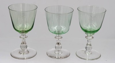 Auktion 360<br>3x älterer Weingläser, Kuppa aus Uranglas, ca. H-13cm [1]