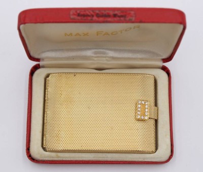 Auktion 360<br>Puderdose in orig. Etui, Max Factor, 50/60er Jahre, 7 x 10cm [1]