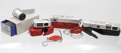 Auktion 360<br>2x div, Minox-Kleinbildkameras, älter, anbei Belichtungsmesser und Filmbetrachtungslupe, Funktionenn nicht geprüft [1]