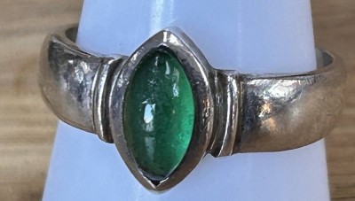 Auktion 360<br>Silberring mit grünen Stein, RG 60, 4,7 gr, Tragespuren [1]