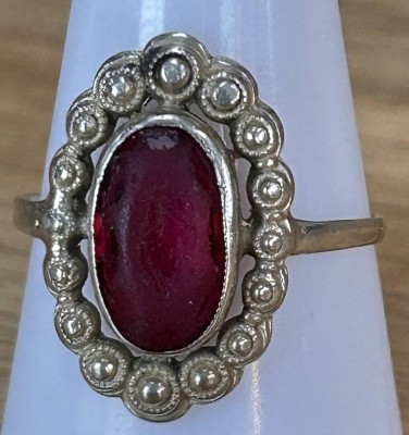 Auktion 360<br>Silberring mit roten Cabouchon, RG 59, 3,1 gr. [1]