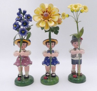 Auktion 360<br>3x gr. Erzgebirge Blumenkinder, H-max. 24 cm 