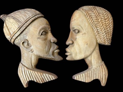 Auktion 360<br>Paar grosse Holz-Wandköpfe, wohl Afrika? je ca. 55x35 cm [1]