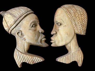 Auktion 360<br>Paar grosse Holz-Wandköpfe, wohl Afrika? je ca. 55x35 cm [1]