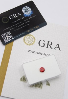 Auktion 360<br>roter Moissanite von ca. 2 ct, Zertifikat anbei [1]