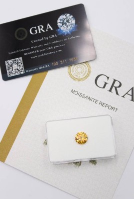 Auktion 360<br>champagnerfarbener Moissanite von ca. 4ct, Zertifikat anbei [1]