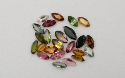 Auktion 360<br>24x div. bunte Turmaline,. zus ca. 4,4ct [1]