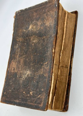 Auktion 360<br>Bibel von 1879, Buchrücken beschädigt, einige Seiten lose, 19x12,5 cm [1]