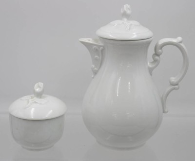 Auktion 360<br>Kaffeekanne und Zuckerdose, Hutschenreuther, Weißporzellan, Kanne H-22cm [1]