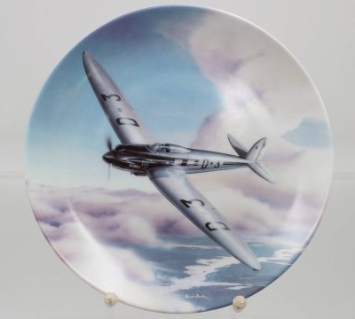 Auktion 360<br>Sammelteller, Heinkel 70 über dem Flußdelta, Bradex-Nr., D-19,5cm [1]