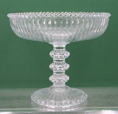 Auktion 360<br>hoher Tafelaufsatz, Pressglas, älter, ca. H-21cm D-24cm [1]