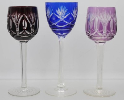 Auktion 360<br>3x Buntglas-Weingläser, beschliffen, ca. H-20,5cm [1]
