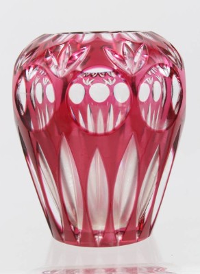 Auktion 360<br>Überfang-Vase, beschliffen, ca. 15,5cm [1]