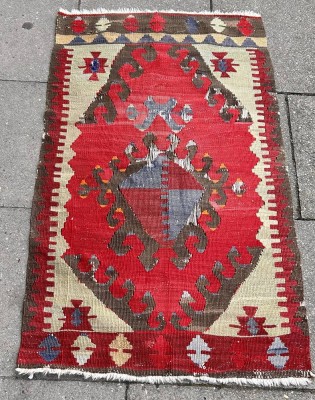 Auktion 360<br>antiker, dünner, verschlissener Orient Teppich,  54x92 cm [1]