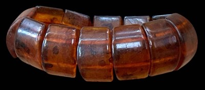 Auktion 360<br>Bernstein Zugarmband, Gummi spröde, 41,3 gr. [1]
