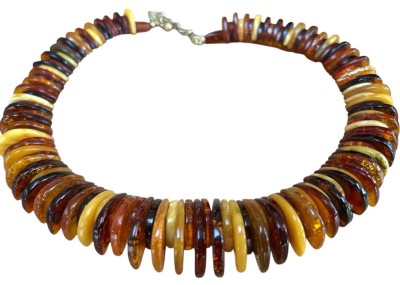 Auktion 360<br>Bernstein-Collier, verschiedenfarbige Blättchen, L-ca. 42 cm, 71,2 gr. [1]