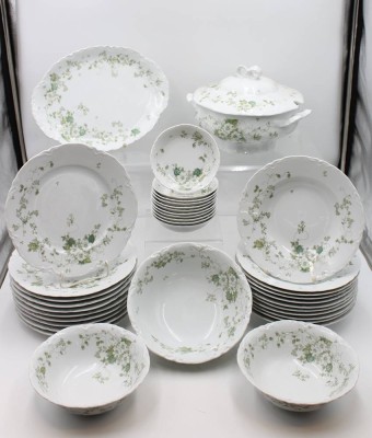 Auktion 360<br>37 Speiseserviceteile, Hutschenreuther, Racine Carmargue,  Deckelterrine, ovale Platte, 3x div. Gemüseschalen, 10x flache Teller, 10x tiefe Teller, 11x Beilagenschalen [1]