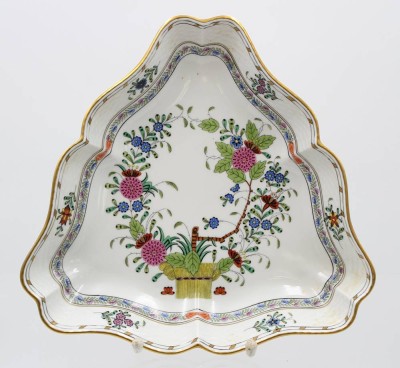Auktion 360<br>3eckige Schale, Herend, Indian Basket, sehr gute Erhaltung, H-5cm B-25,8cm [1]