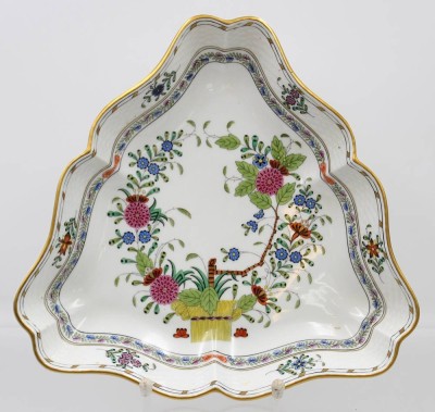 Auktion 360<br>3eckige Schale, Herend, Indian Basket, sehr gute Erhaltung, H-5cm B-25,8cm [1]