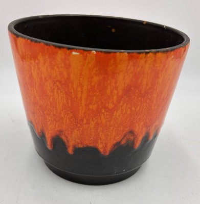 Auktion 360<br>Blumenübertopf, W-Germany, wohl Scheurich, Lava, rot/schwarz, H-15 cm, D-17 cm [1]