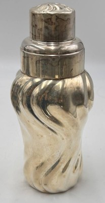 Auktion 360<br>versilberter Cocktail-Shaker, H-19 cm [1]