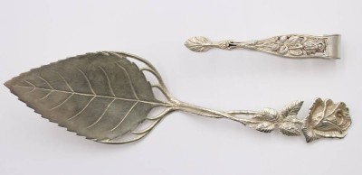 Auktion 360<br>Tortenheber und Zuckerzange, 800er Silber, Rosenmuster, zus. 74,2gr., ca. L-20,5cm [1]
