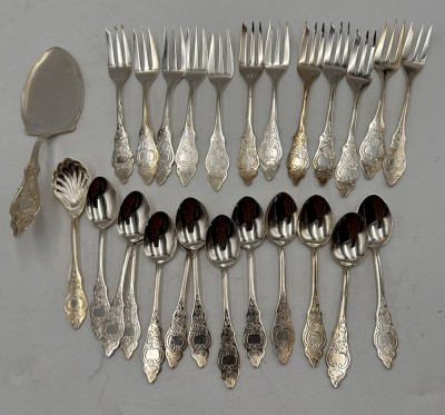 Auktion 360<br>Kaffeebesteck für 12 Personen, Ostfriesenmuster, je 12x Teelöffel, 12x Kuchengabeln, 1 Sahnelöffel, 1 Tortengeber, guter Zustand, 26 Teile, bis auf  Sahnelöffel alles Robbe u. Berking-90-rt [1]