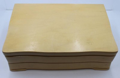 Auktion 360<br>Besteckkasten, helles Holz, H-13cm B-41cm T-28cm [1]