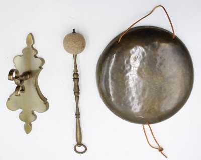 Auktion 360<br>Wandgong, Messing, Halterung und Klöppel anbei, ca. D-25cm [1]