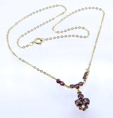Auktion 360<br>Granat Collier, Normgold,sog.Viertelgold 250/000,ca.L- 42cm, 3,2gr. [1]