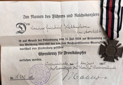 Auktion 360<br>Ehrenkreuz für Frontkämpfer mit Urkunde, am Band [1]