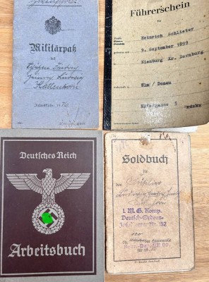 Auktion 360<br>4x  div. Papiere, Militärpaß, Soldbuch, Arbeitsbuch, Führerschein [1]