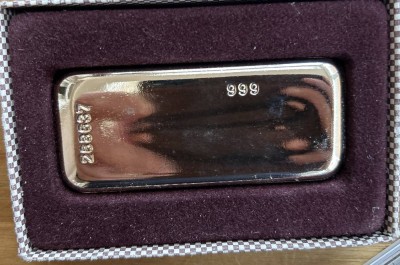 Auktion 360<br>wohl Briefbeschwerer, Goldbarren-999-, leider nur hartvergoldet [1]