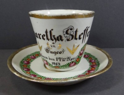 Auktion 361<br>grosse Biedermeier-Tasse, Patengeschenk, dat. 1862, Goldrand   berieben 