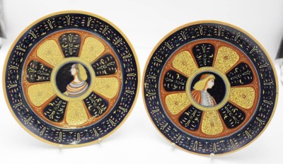 Auktion 361<br>Paar Wandteller, Villeroy & Boch, Mettlach, Historismus Dekor Faenza, je D-26,5cm. [1]