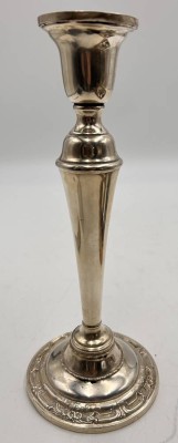 Auktion 361<br>hoher einzelner Silberleuchter, -925-, in Boden gemarkt, gefüllter Stand [1]