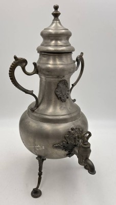 Auktion 361<br>hohe Zinn Dröppelminna, 20.Jhd. kl. Dellen, H-43cm [1]