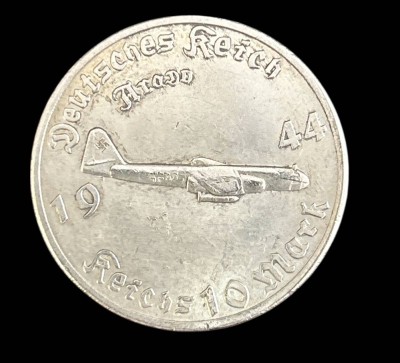 Auktion 361<br>10 Reichsmark 1944 mit Arado Flugzeug und Führer, versilberte Medaille aus den 60/70-er Jahren, diese Münze gab es nie [1]