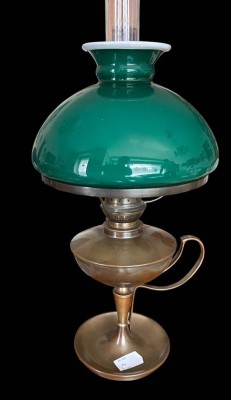 Auktion 361<br>Tisch Petroleumlampe mit grünen Schirm,  Metallstand [1]