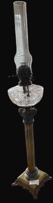 Auktion 361<br>hohe Tisch Petroleumlampe mit Onyxschaft und Stand [1]