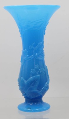 Auktion 361<br>blaue Vase mit Blattreliefdekor, H-22 cm [1]