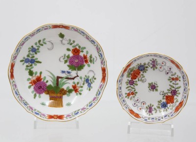 Auktion 361<br>2x div. kl. Schälchen, Meissen, Schwertermarke, Garbenmuster, je 1. Wahl, ca. D-11cm u. 8cm [1]