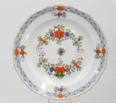 Auktion 361<br>Kuchenteller, Meissen, Schwertermarke, ind. Blume, 1. Wahl, D-20cm [1]