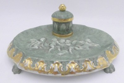 Auktion 361<br>Tintenfass mit Ablage, Putti-Relief 