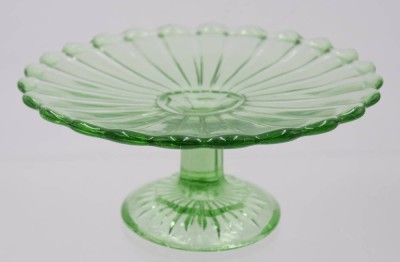 Auktion 361<br>Tafelaufsatz, grünes Pressglas,  älter, H-10,5cm D-22,5cm [1]