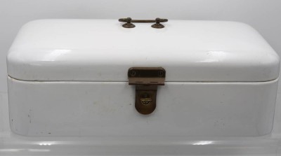 Auktion 361<br>Art-Déco Brotkasten, Emaille, Bing Werke, weiß, Gebrauchsspuren, H-17cm B-47,5cm T-24cm [1]
