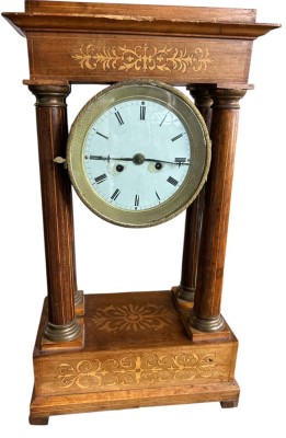 Auktion 361<br>hohe Portaluhr, wohl Frankreich; hOLZ INTARSIERT, ohne Schlüssel und Pendel, Werk nicht geprüft, H-41 cm, 24x12 cm [1]