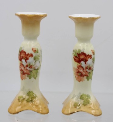 Auktion 361<br>Paar Leuchter um 1900, florale Dekore, ca. H-14cm [1]