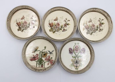 Auktion 361<br>5x Untersetzer um 1900, florale Dekore, Metallmontur, je ca. D-9cm [1]
