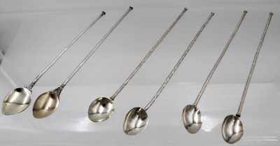 Auktion 361<br>6x Cocktail-Löffel/Strohhalme, Silber geprüft, 2 und 4, zus. ca. 58,7gr., L-28,3cm [1]